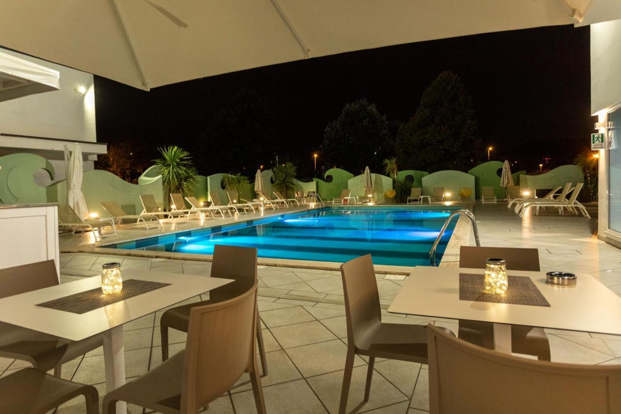 Nero D'Avorio Apartments Rimini Eksteriør bilde